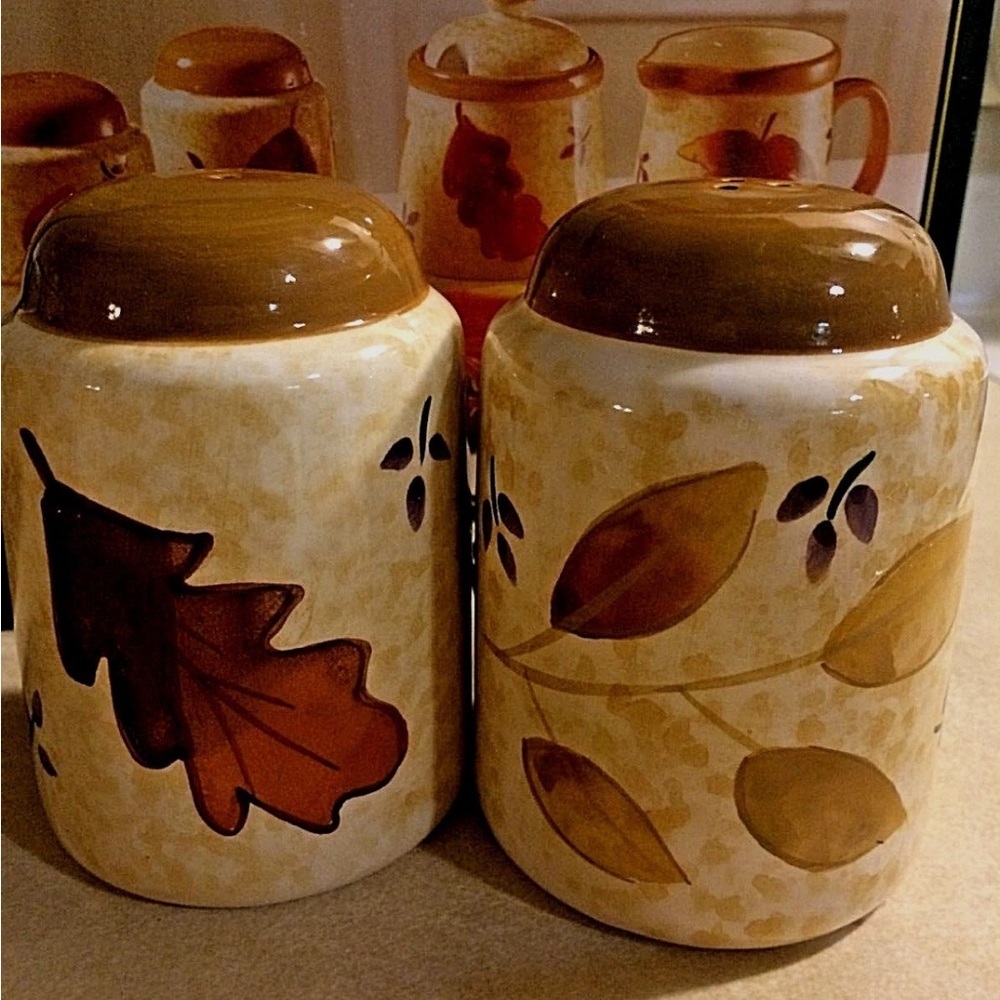 Hobby Lobby Harvest Leaf Design Serving Set - Cream and Red - Picture 5 of 6